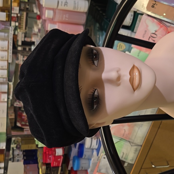 Stylish Black Suede Women's Newsboy Cap - Picture 2 of 3